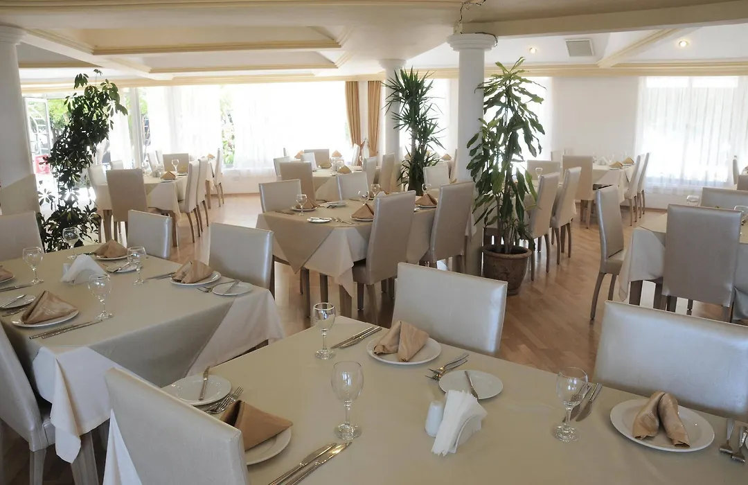 Riverside Garden Resort-1